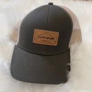 Dakine hat